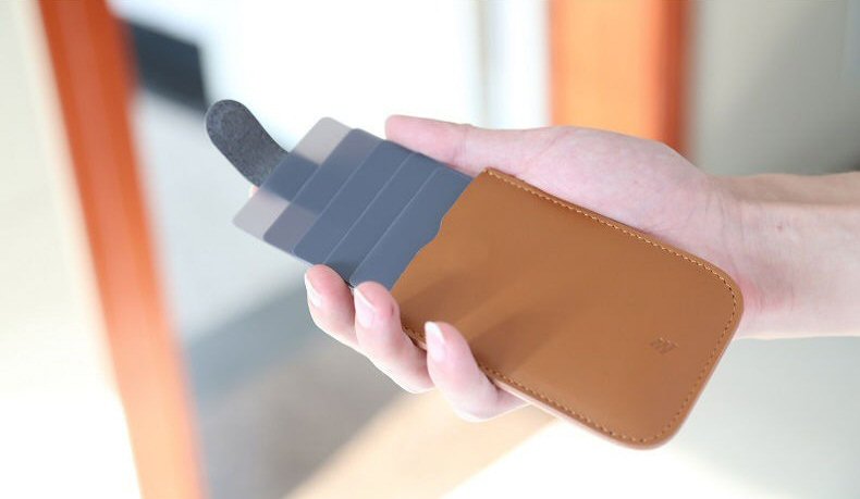 DAX Leather Pull-Tab Card Holder Description 02