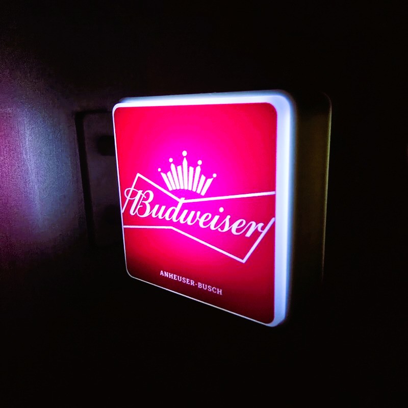 Budweiser Light-Up Sign Fridge Magnet 1